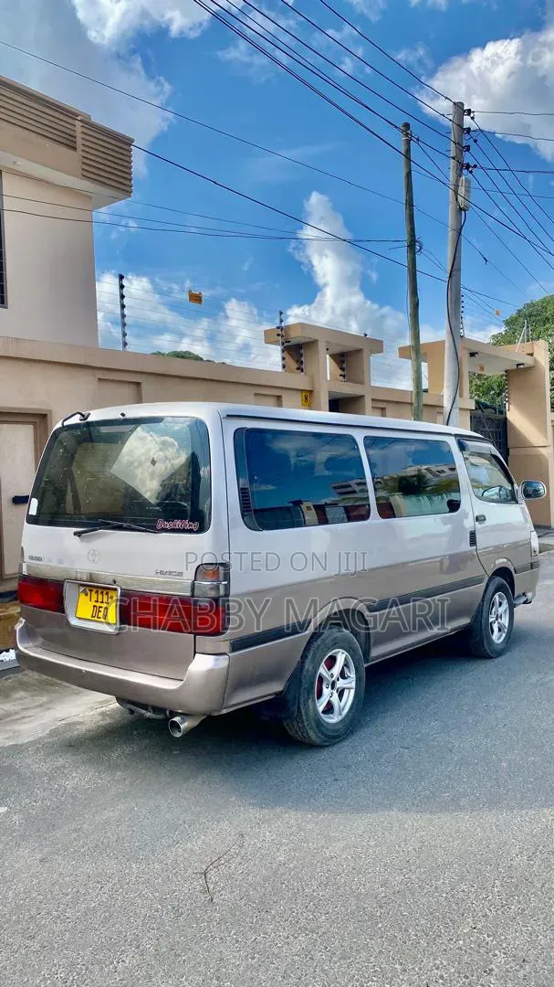 Toyota HiAce 1999 Beige