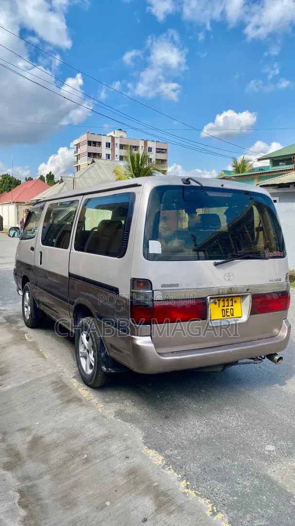 Toyota HiAce 1999 Beige