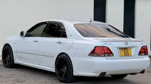 Toyota Crown 2006 White