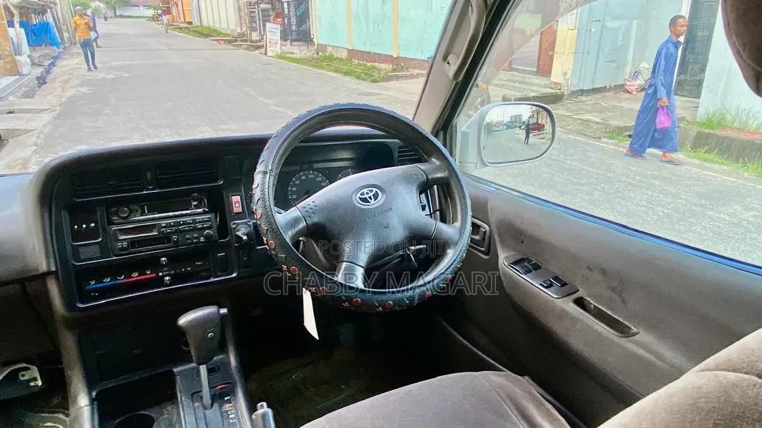 Toyota HiAce 1999 Beige