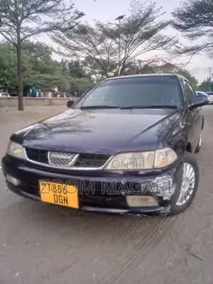 Toyota Carina 2000 Purple