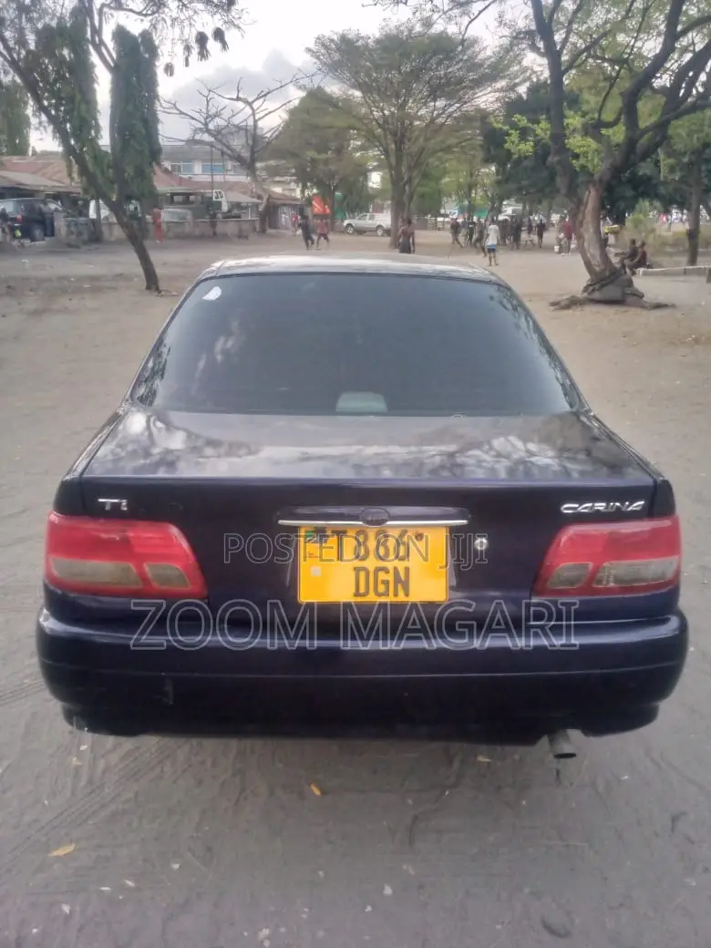 Toyota Carina 2000 Purple
