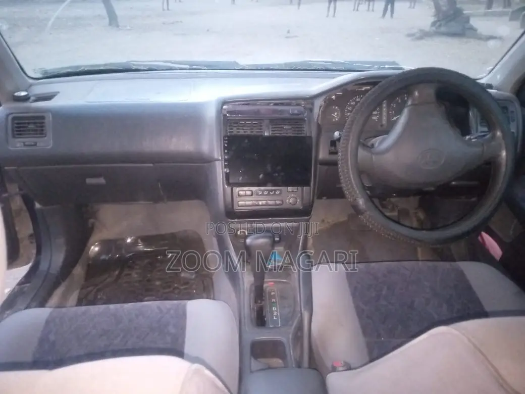 Toyota Carina 2000 Purple