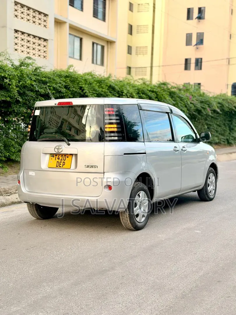 Toyota Sienta 1.5 AWD 2004 Silver