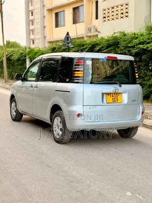 Toyota Sienta 1.5 AWD 2004 Silver
