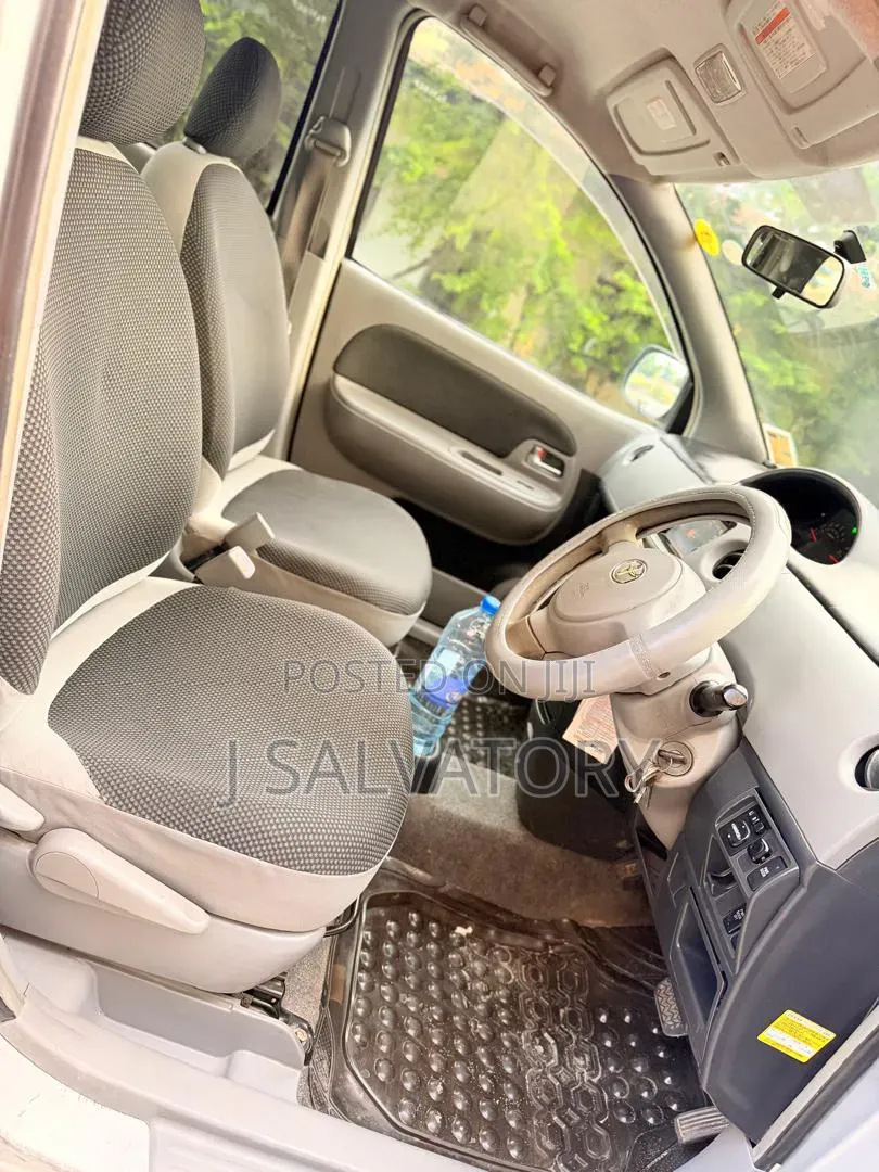 Toyota Sienta 1.5 AWD 2004 Silver