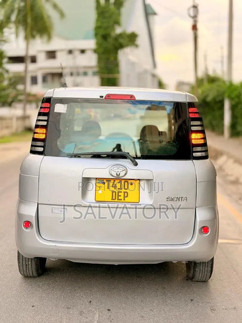 Toyota Sienta 1.5 AWD 2004 Silver