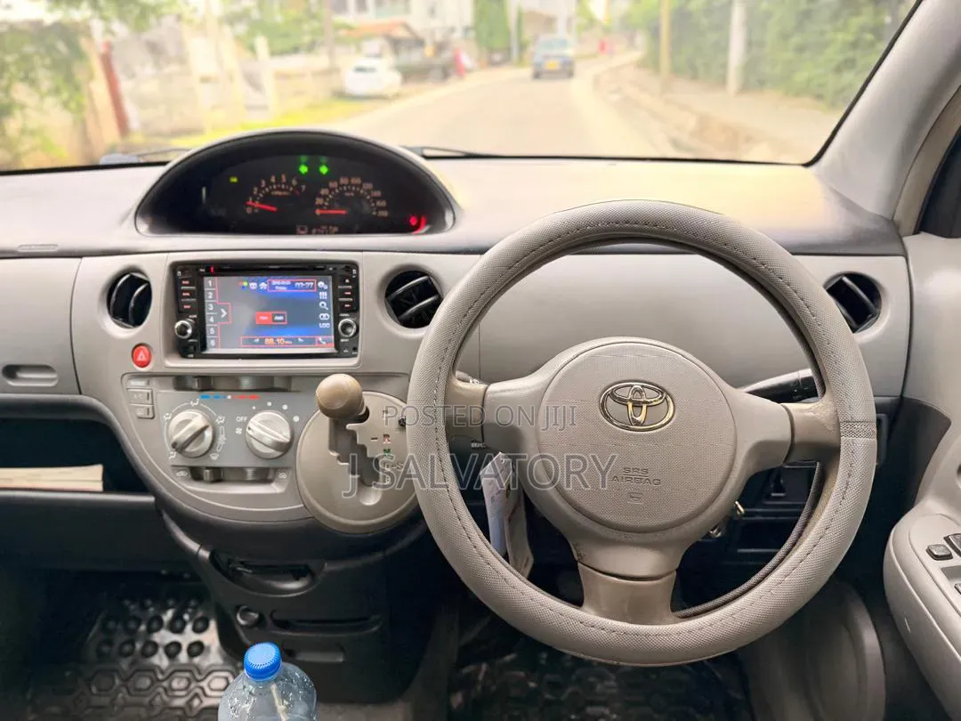 Toyota Sienta 1.5 AWD 2004 Silver
