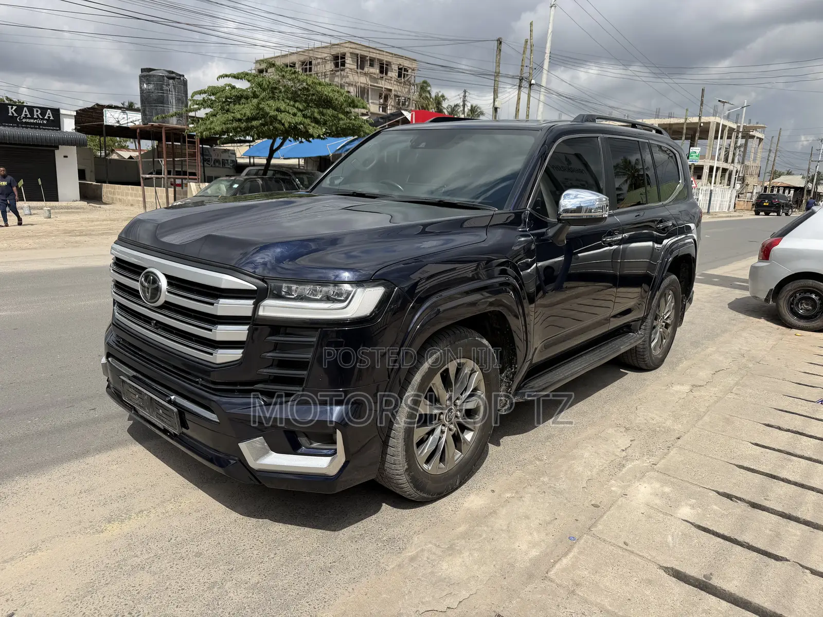 Toyota Land Cruiser LC300 2023 Blue