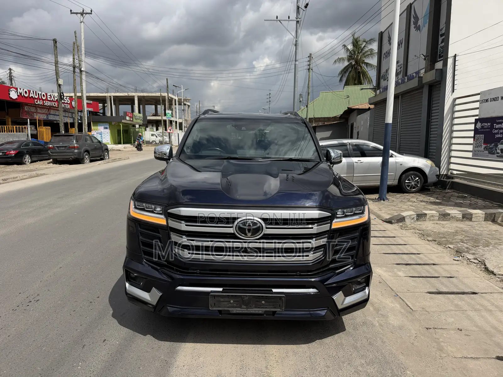 Toyota Land Cruiser LC300 2023 Blue
