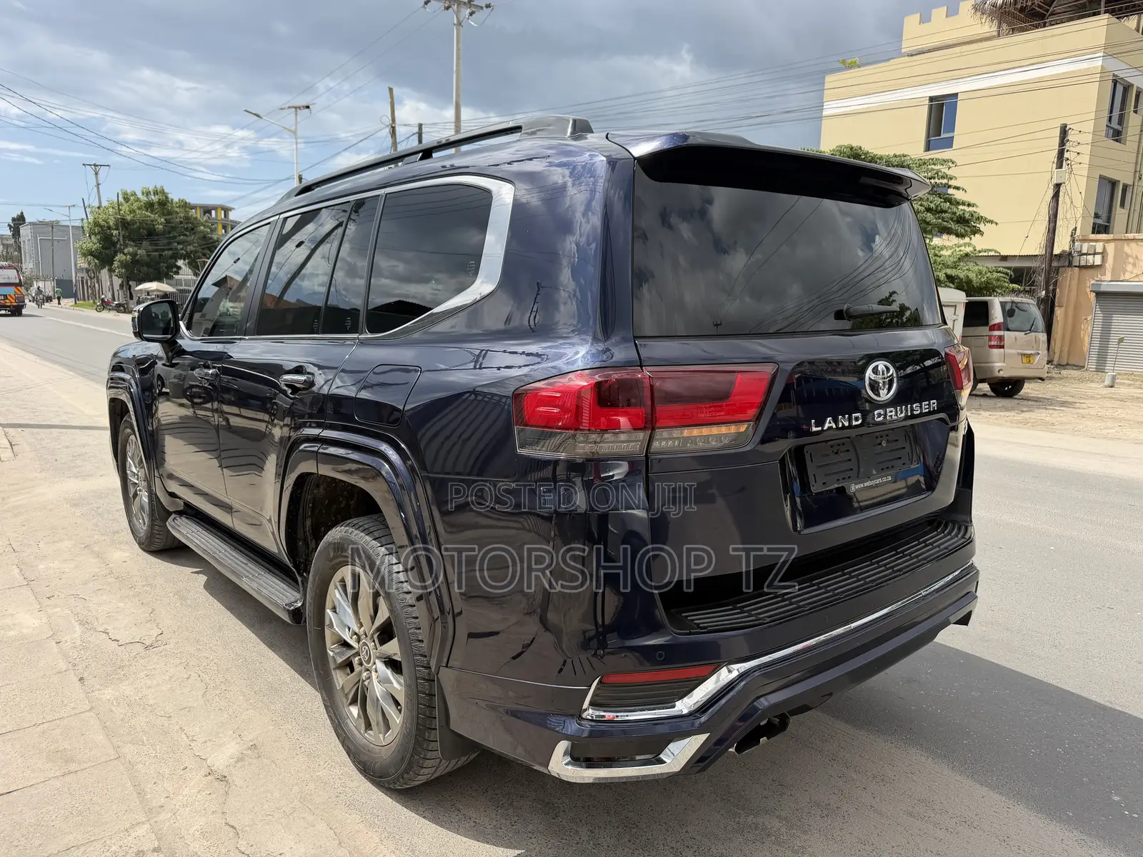Toyota Land Cruiser LC300 2023 Blue