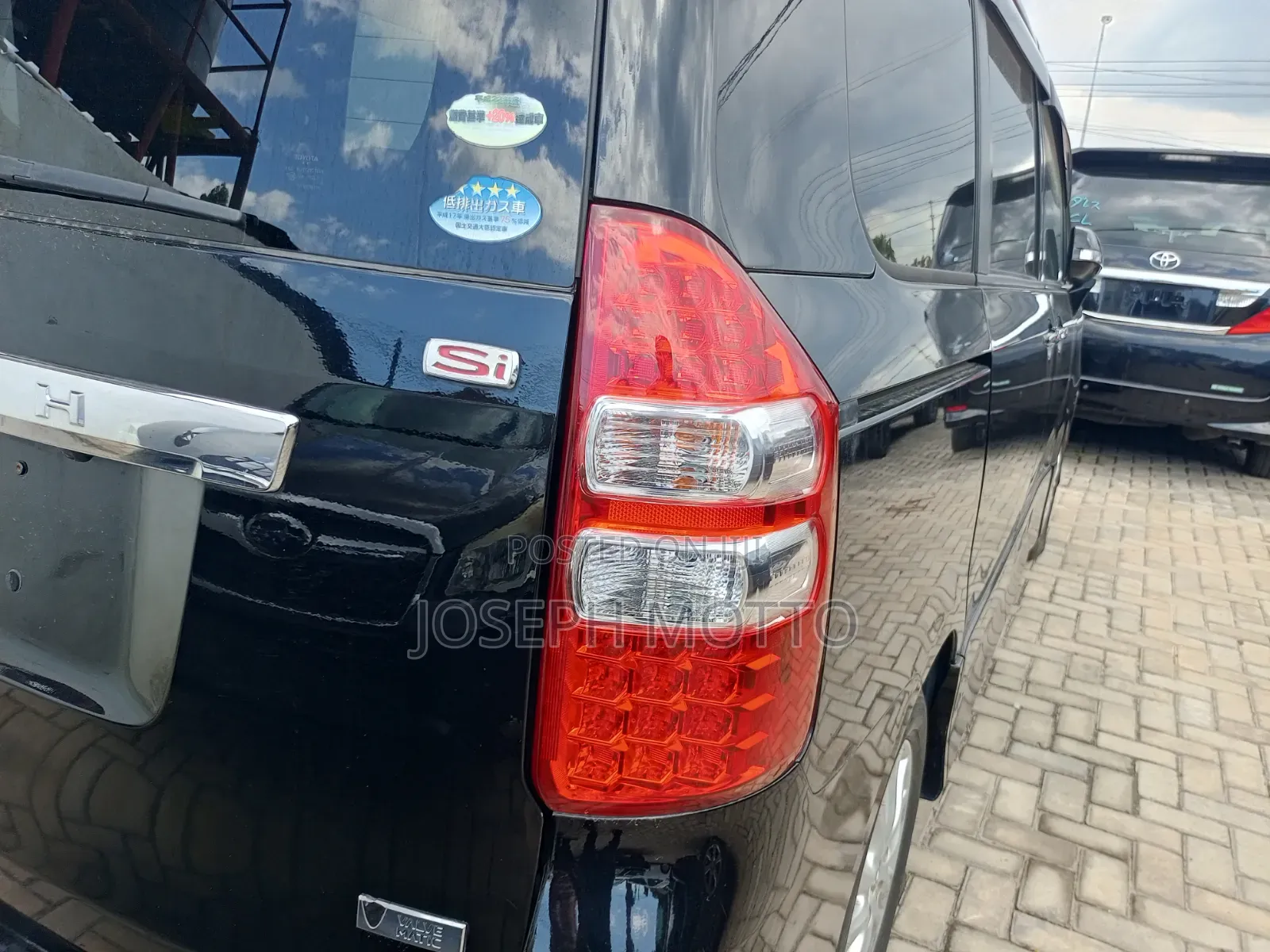Toyota Noah 2.0 143hp AWD (7 Seater) 2013 Black