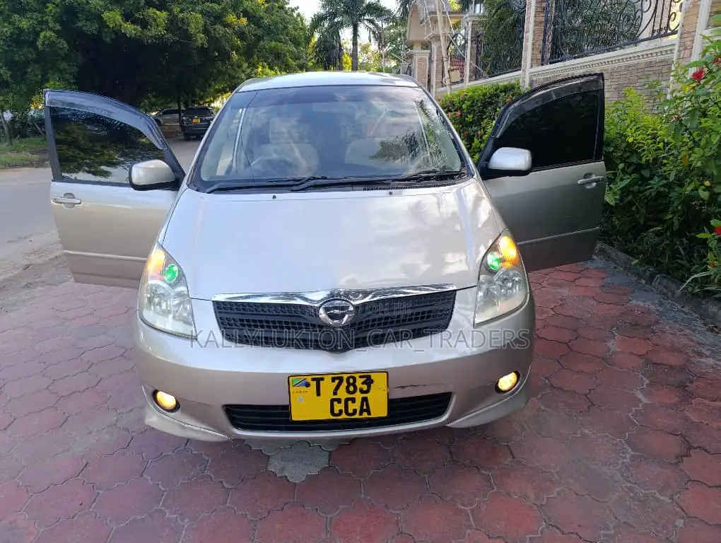 Toyota Corolla Spacio 2005 Gold
