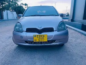 Toyota Vitz 2002 Pink