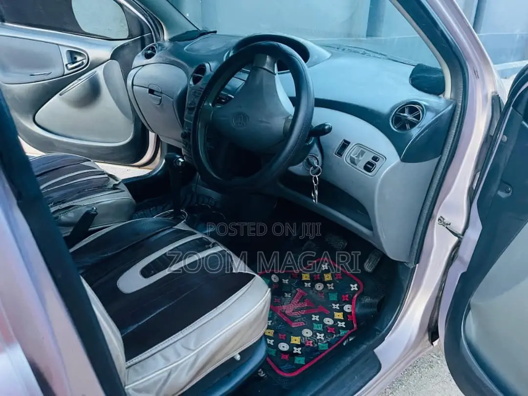 Toyota Vitz 2002 Pink