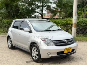 Toyota IST 2002 Silver