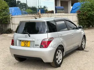 Toyota IST 2002 Silver
