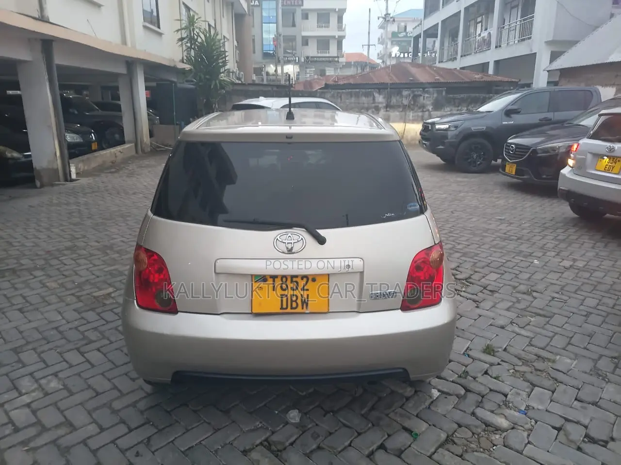 Toyota IST 2007 Gold