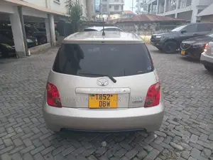 Toyota IST 2007 Gold