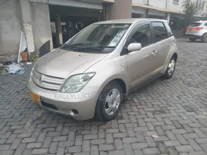 Toyota IST 2007 Gold