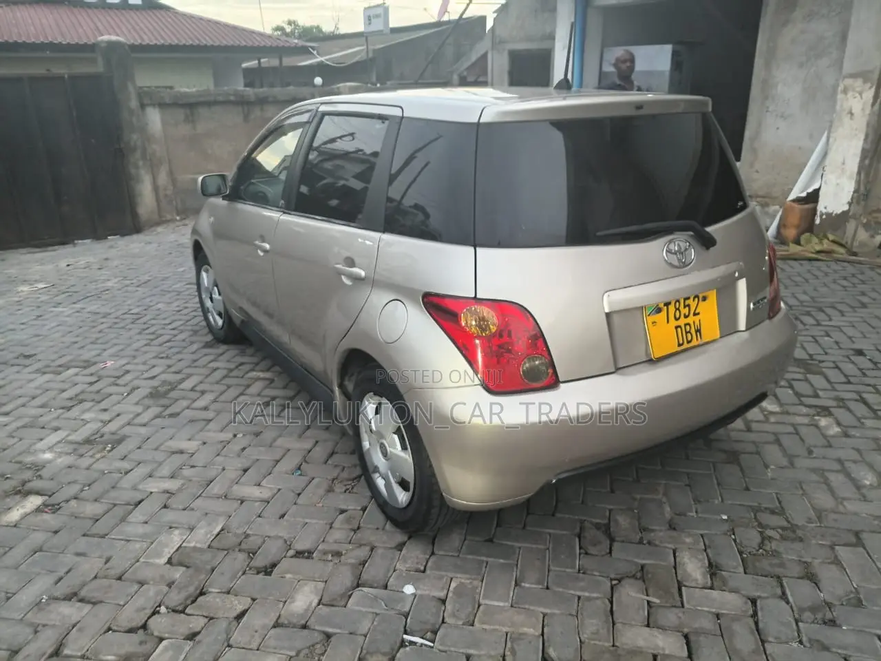 Toyota IST 2007 Gold