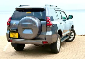 Toyota Land Cruiser Prado 2017 Black