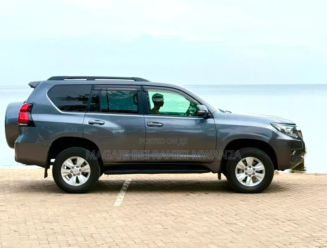 Toyota Land Cruiser Prado 2017 Black