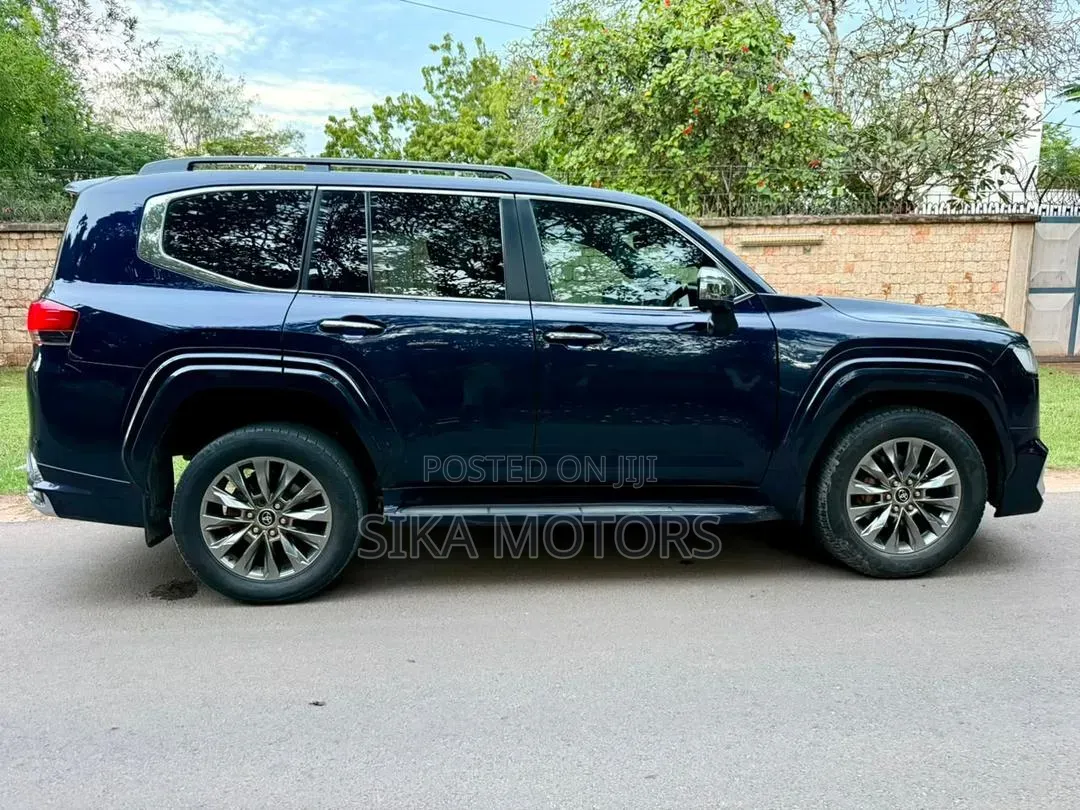 Toyota Land Cruiser 2023 Black