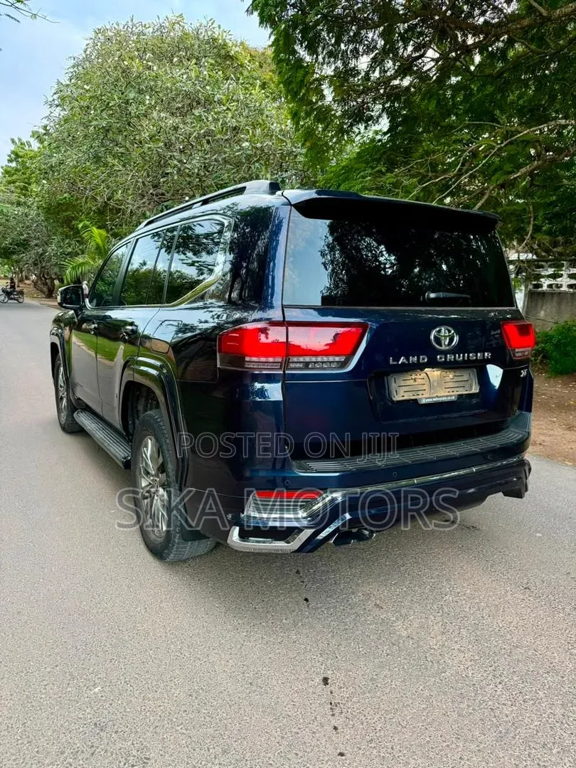 Toyota Land Cruiser 2023 Black