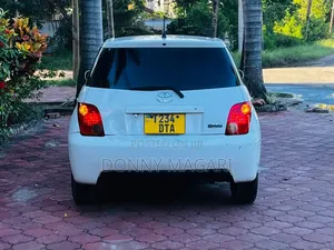 Toyota IST 2005 White