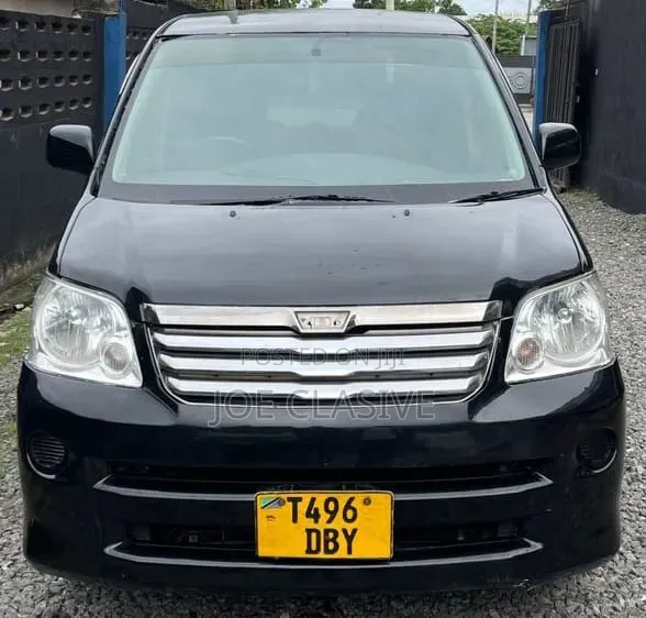 Toyota Noah 2.0 AWD (8 Seater) 2004 Black