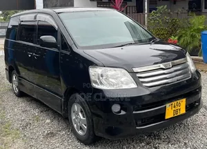Toyota Noah 2.0 AWD (8 Seater) 2004 Black