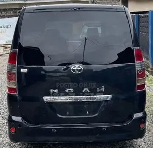 Toyota Noah 2.0 AWD (8 Seater) 2004 Black