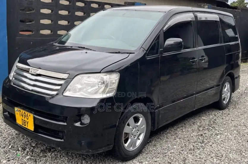 Toyota Noah 2.0 AWD (8 Seater) 2004 Black
