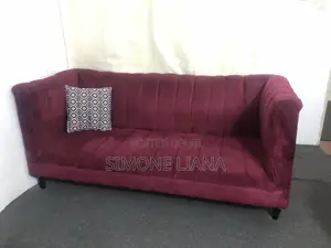 Sofa La Watu Watatu. Kali Bado Jipya Sana