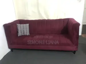 Sofa La Watu Watatu. Kali Bado Jipya Sana