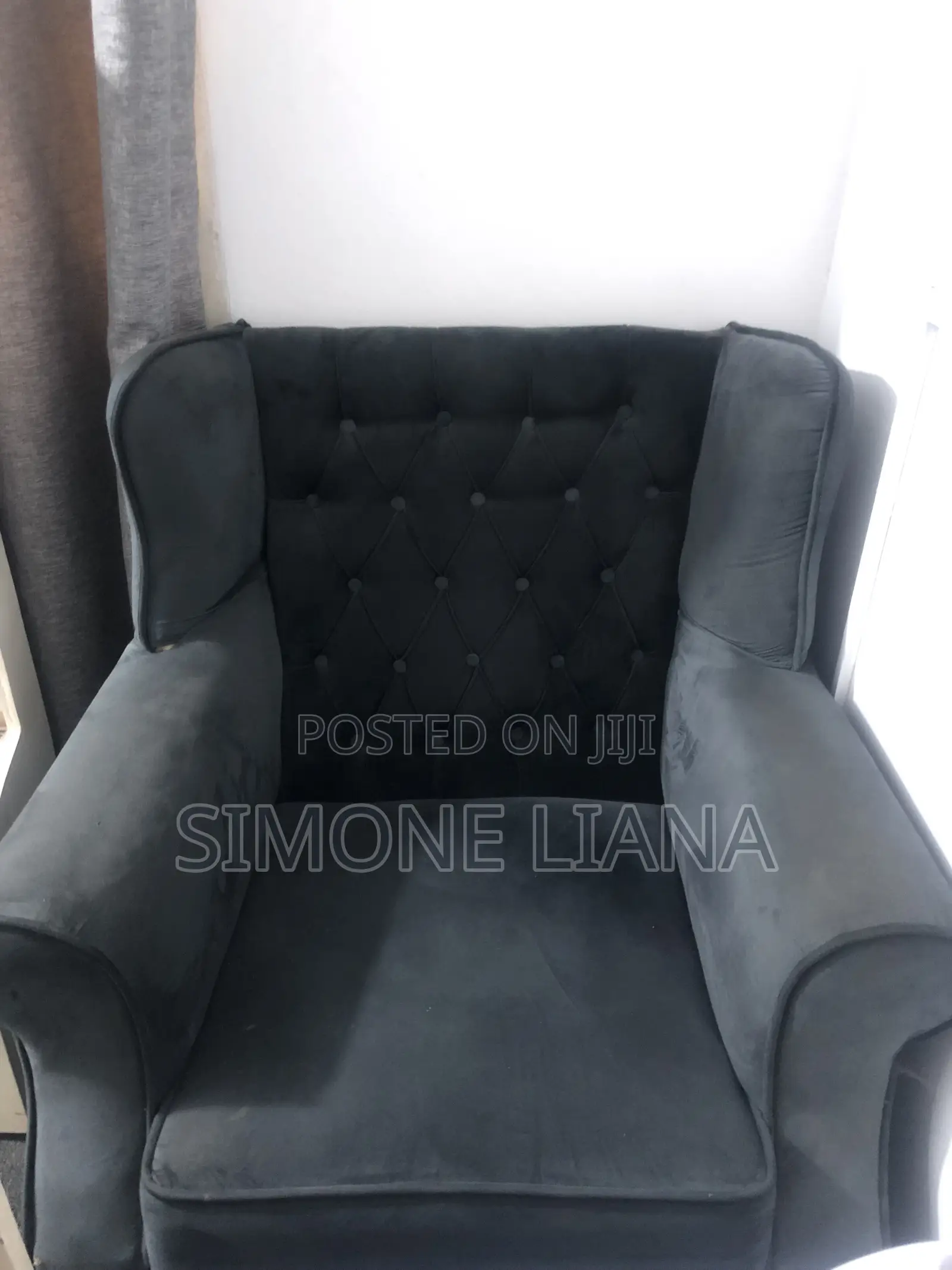 Sofa Mbili Za Mtu Mmoja .