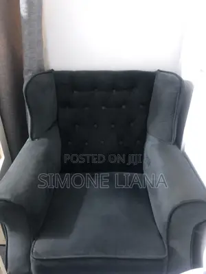 Sofa Mbili Za Mtu Mmoja .
