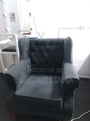 Sofa Mbili Za Mtu Mmoja .