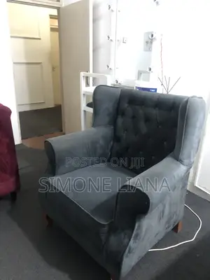 Sofa Mbili Za Mtu Mmoja .