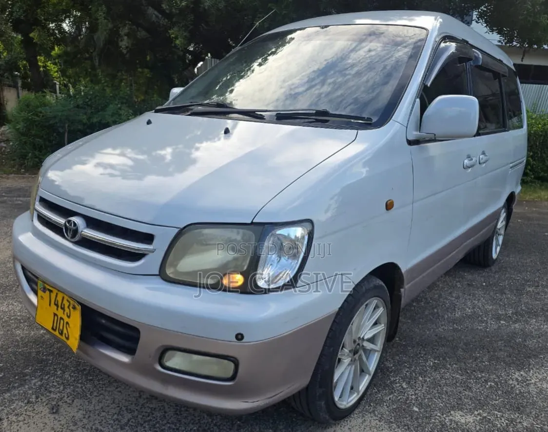 Toyota LiteAce Noah 2001 White
