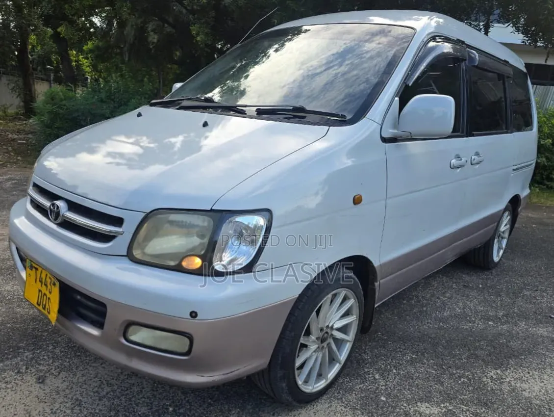 Toyota LiteAce Noah 2001 White