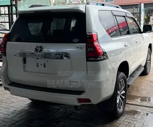 Toyota Land Cruiser Prado 2018 White