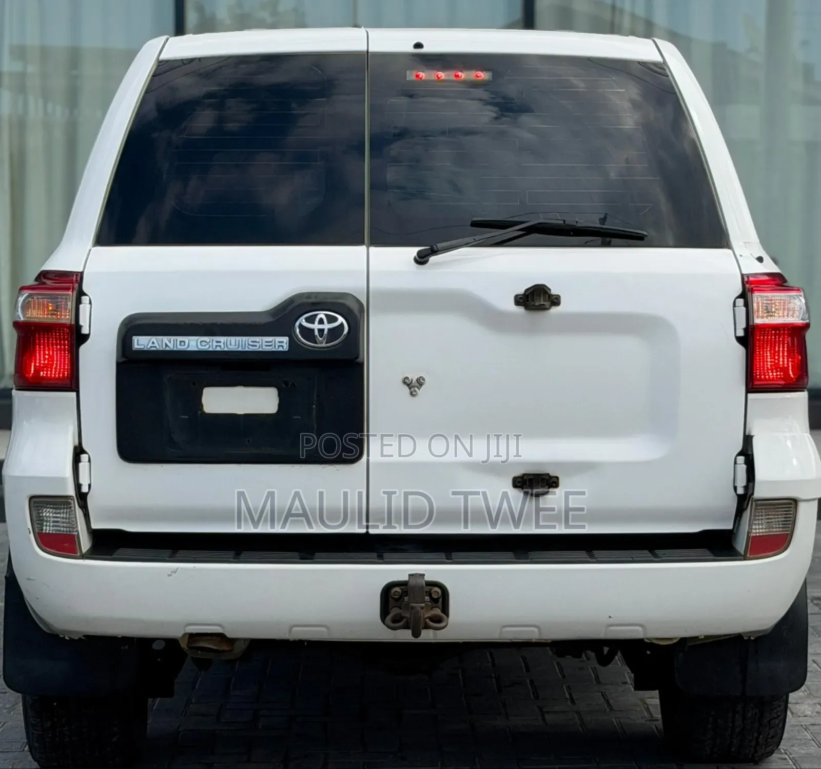 Toyota Land Cruiser 2011 White
