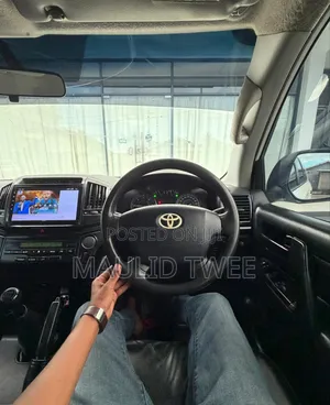 Toyota Land Cruiser 2011 White