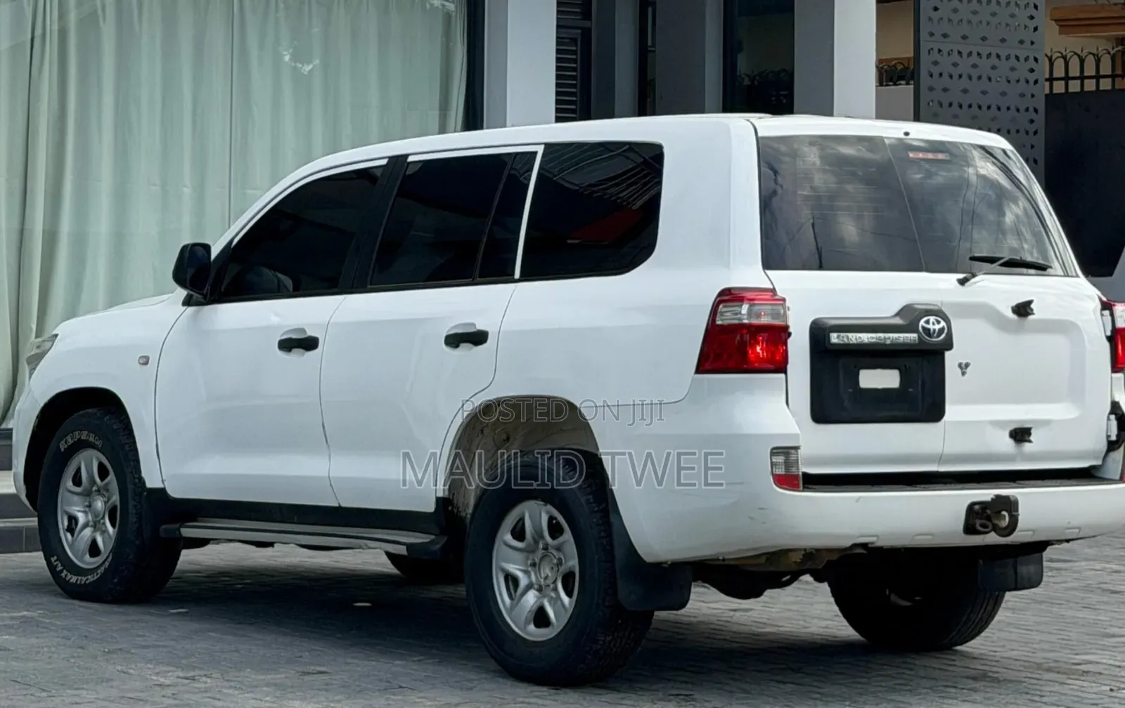 Toyota Land Cruiser 2011 White