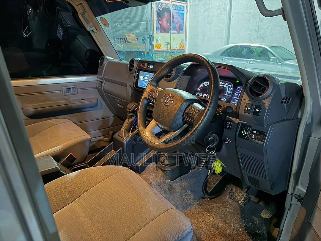 Toyota Land Cruiser 2025 Silver