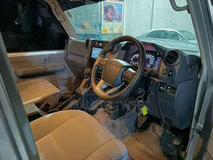 Toyota Land Cruiser 2025 Silver