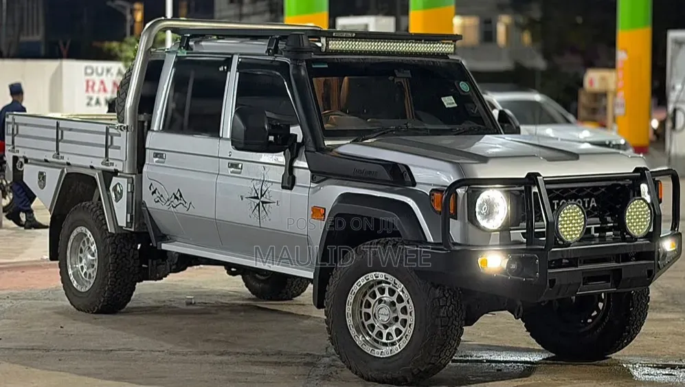 Toyota Land Cruiser 2025 Silver