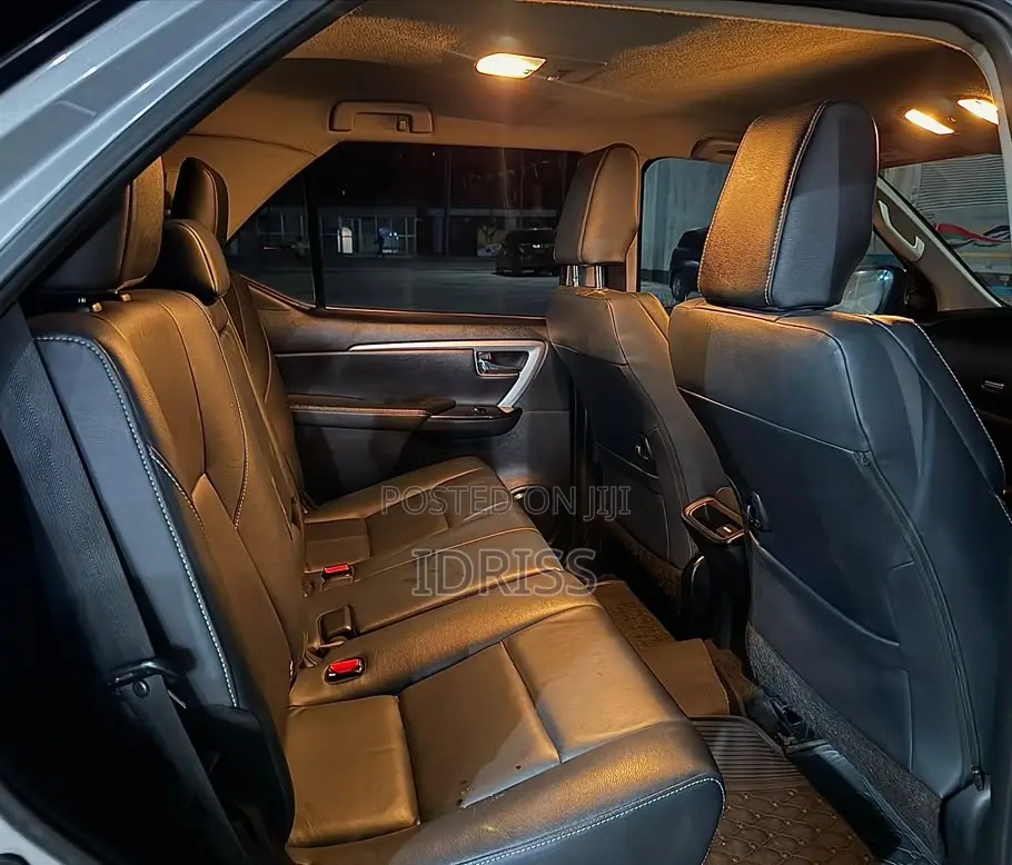 Toyota Fortuner 2022 Silver